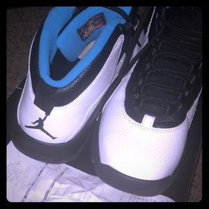 Barely worn Air Jordan Retro 12 size 9.